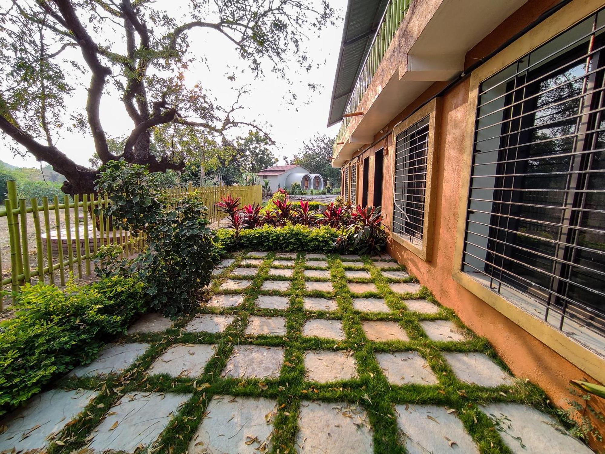 Van Vagdo Resort Rajpipla Luaran gambar