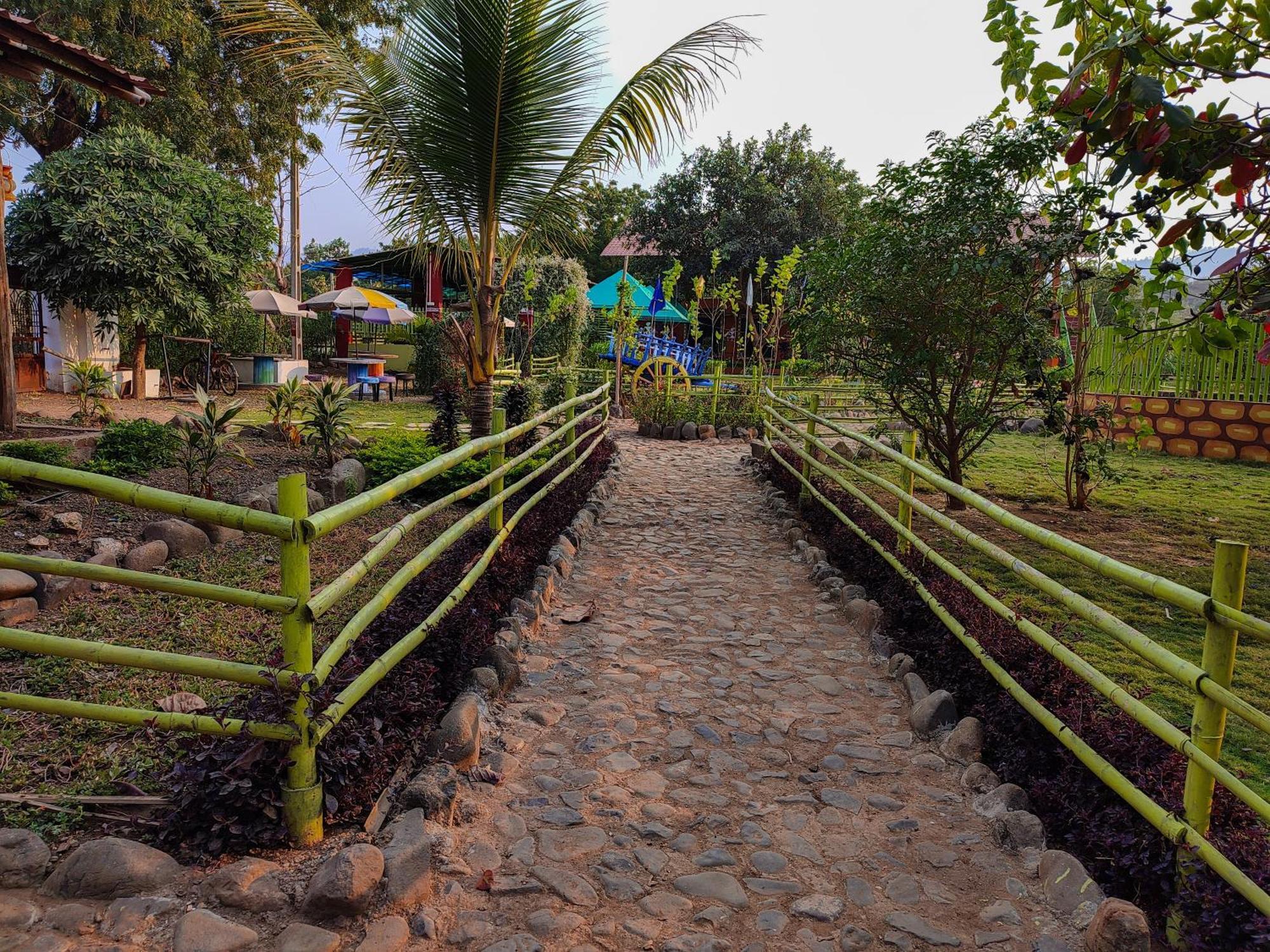 Van Vagdo Resort Rajpipla Luaran gambar