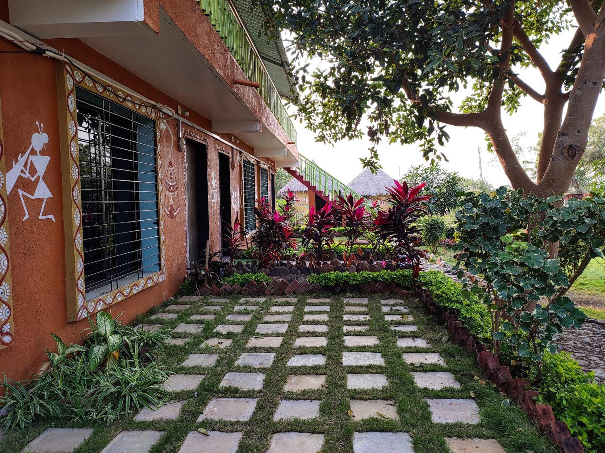 Van Vagdo Resort Rajpipla Luaran gambar