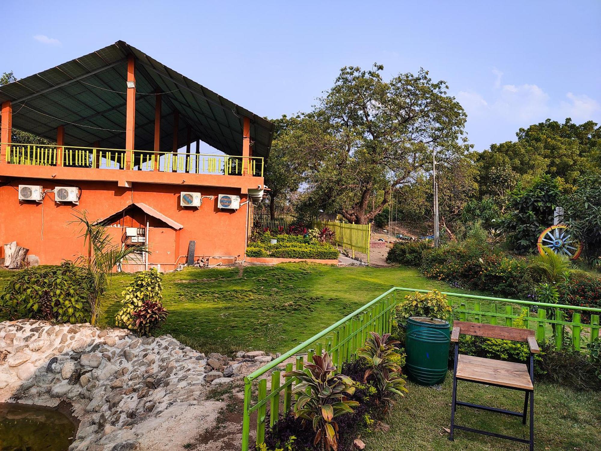Van Vagdo Resort Rajpipla Luaran gambar