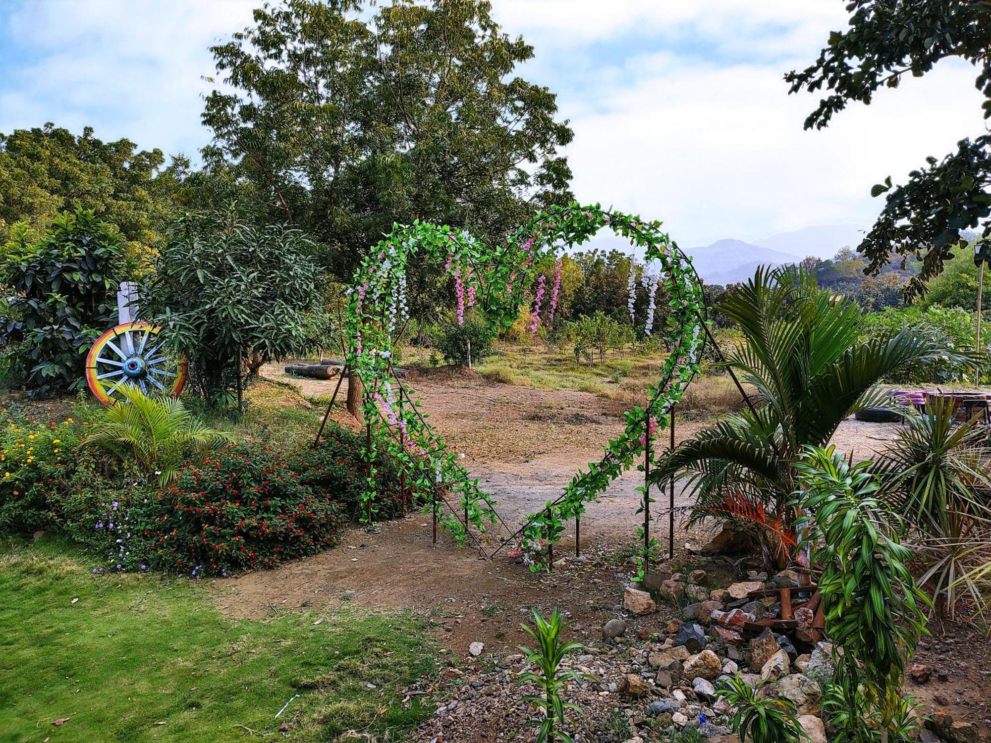 Van Vagdo Resort Rajpipla Luaran gambar